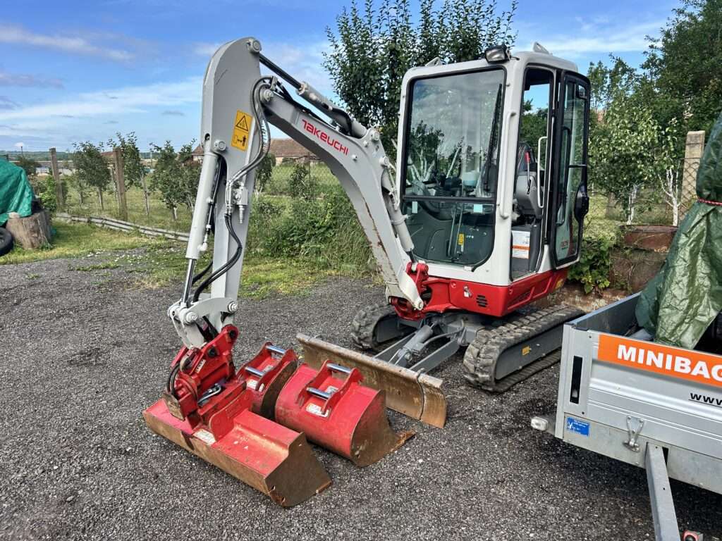 Minibagr Takeuchi - Minibagry-Znojmo.cz